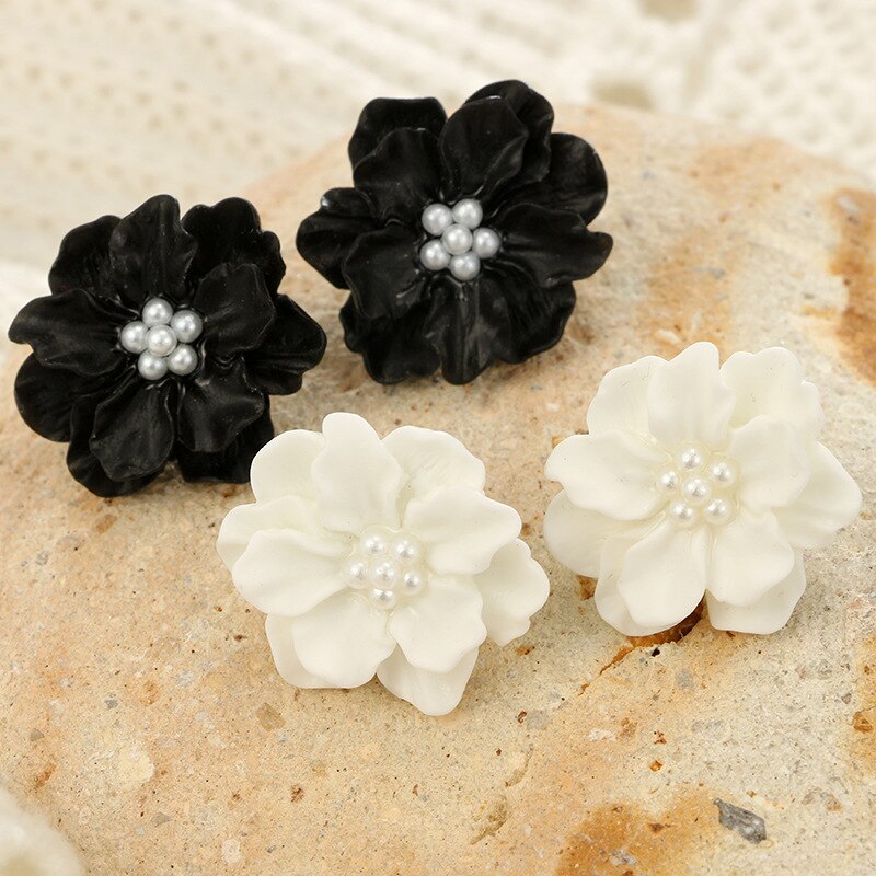Sexy Woman Black Flower Earrings Party Club Accessories Ear Stud Earrings Fashion Jewelry Korean Pearl Earrings Moda Mujer 2021