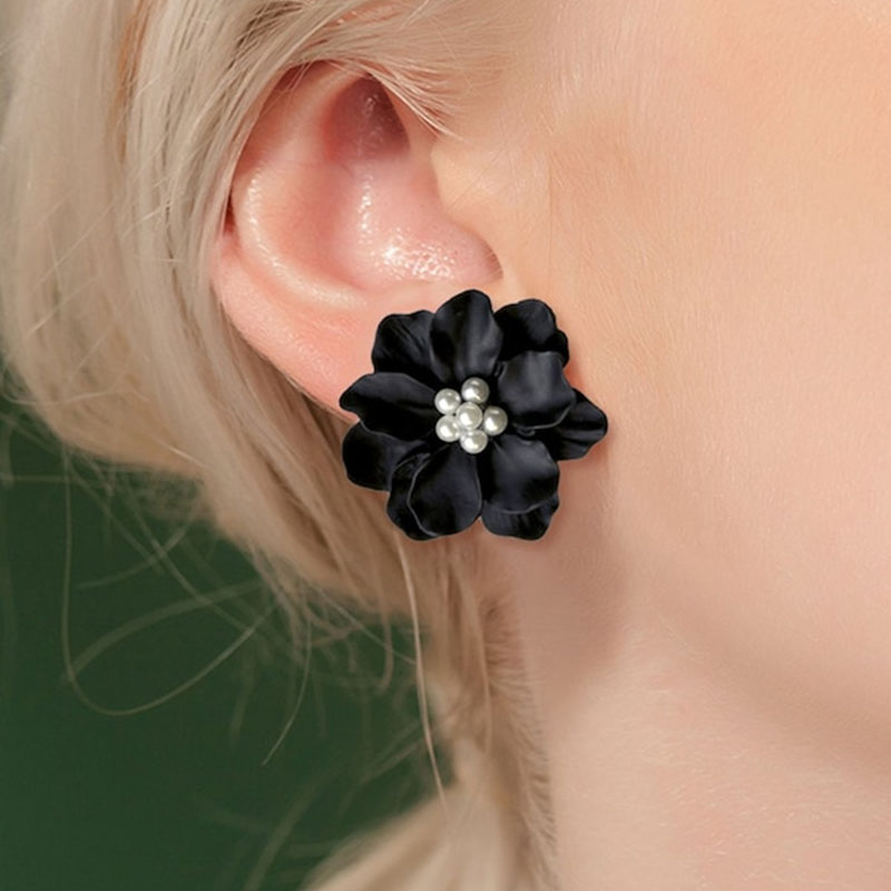 Sexy Woman Black Flower Earrings Party Club Accessories Ear Stud Earrings Fashion Jewelry Korean Pearl Earrings Moda Mujer 2021